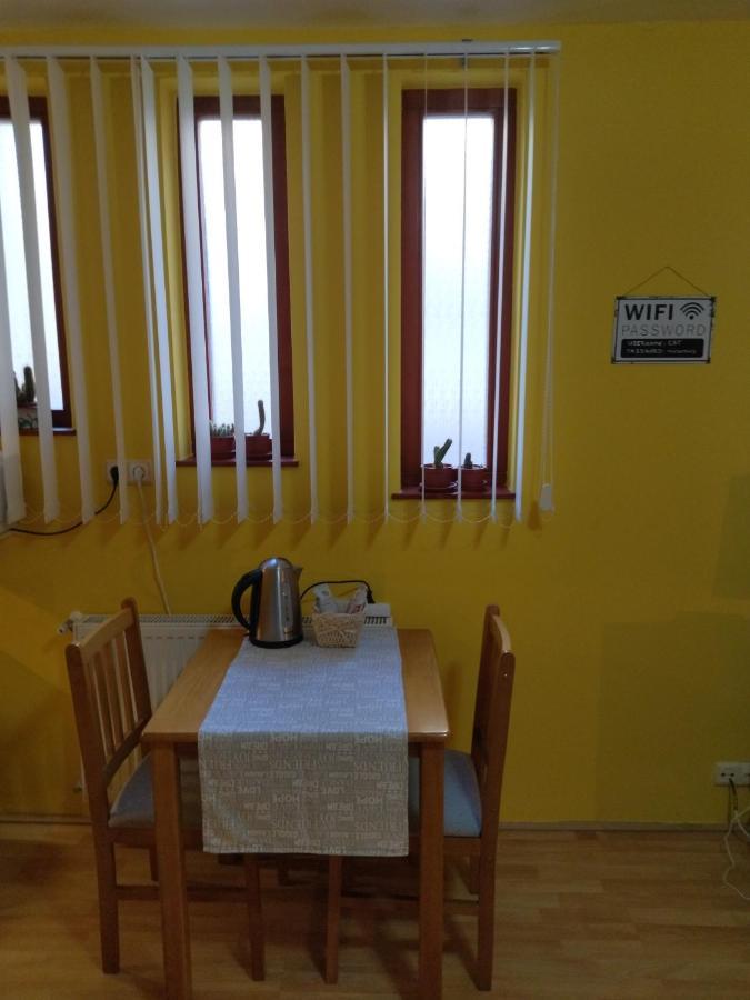 Keltaur Studio Apartman With Garage Apartment Pecs Luaran gambar